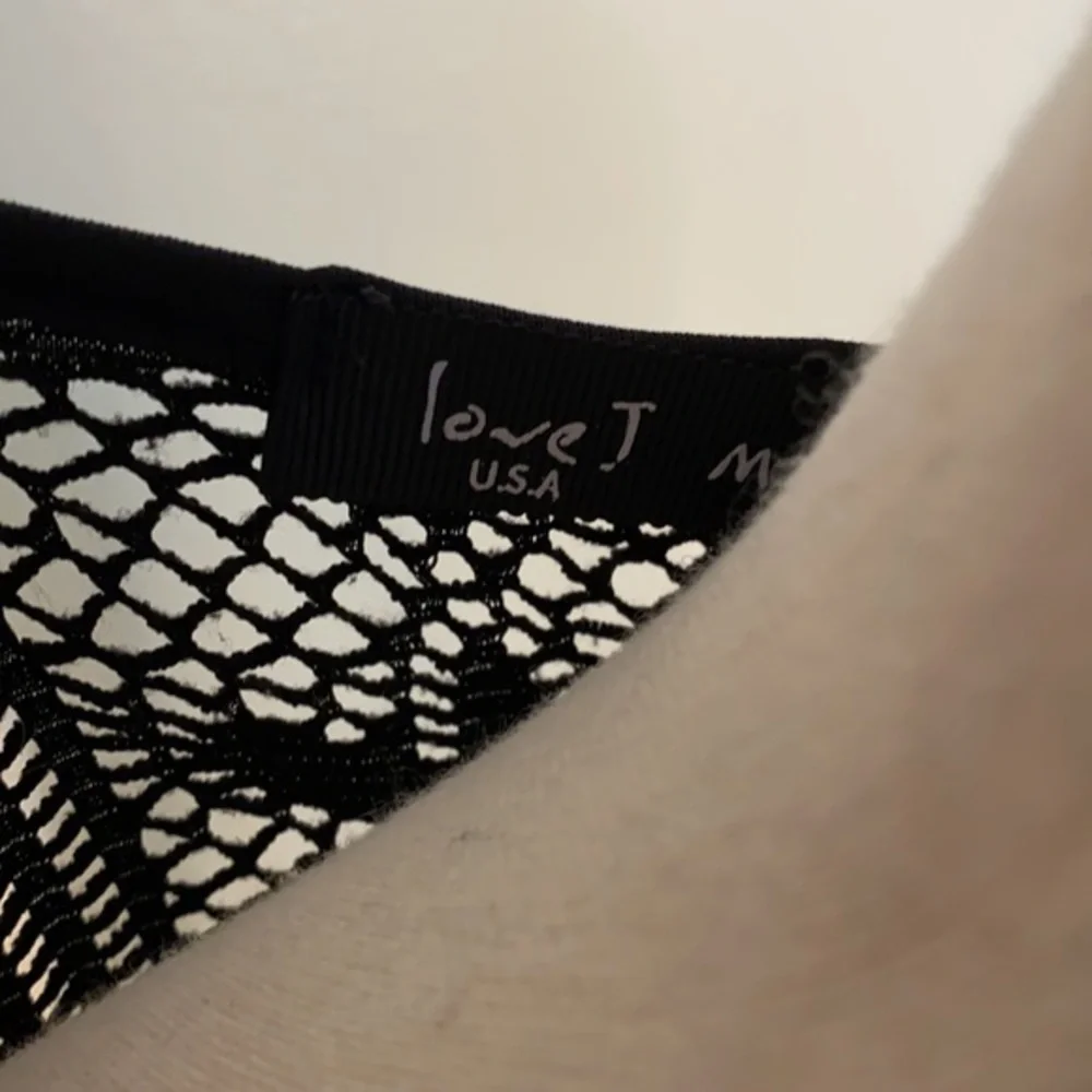 Love J Criss Cross Cropped Long Sleeve Mesh Like Top Size Medium